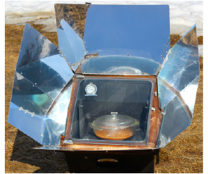 Solar oven cooking food